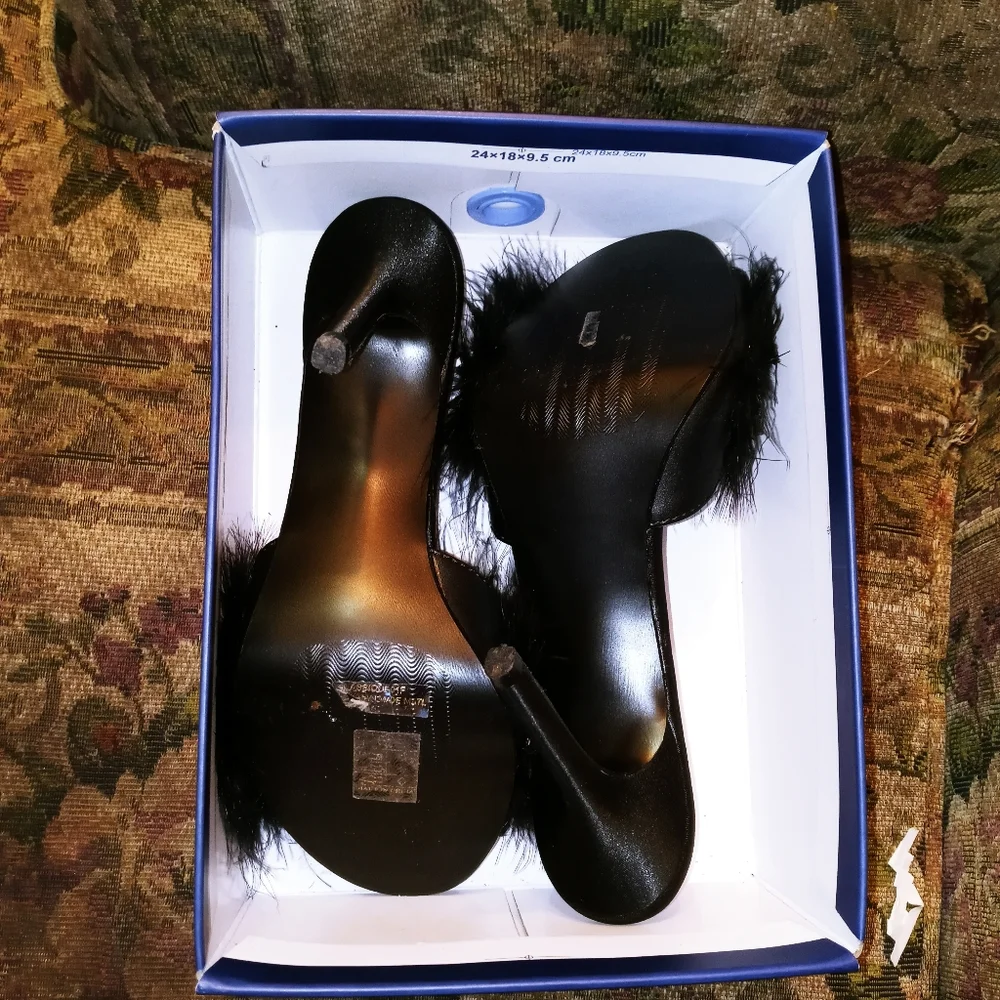Shoes - Picture 4 of 4